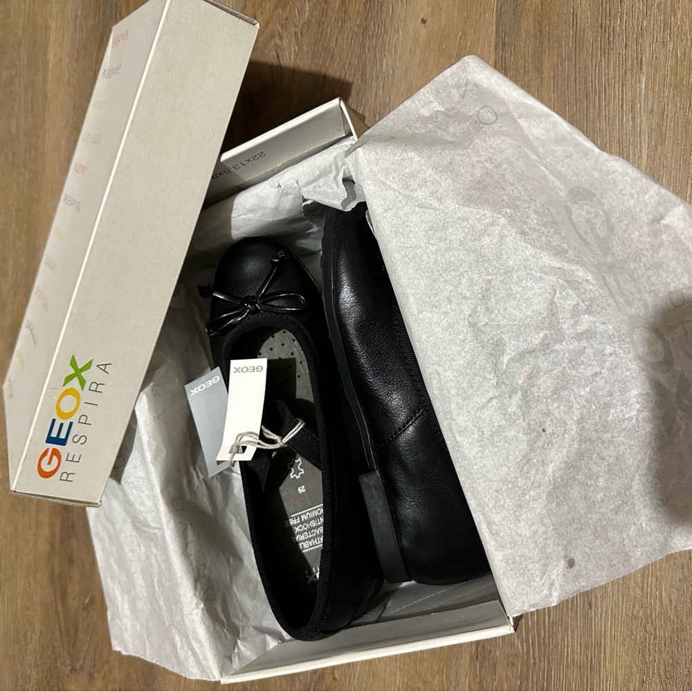 NIB Geox Little Girl's Ple Leather Mary Jane’s in Size 11 - Picture 4 of 4